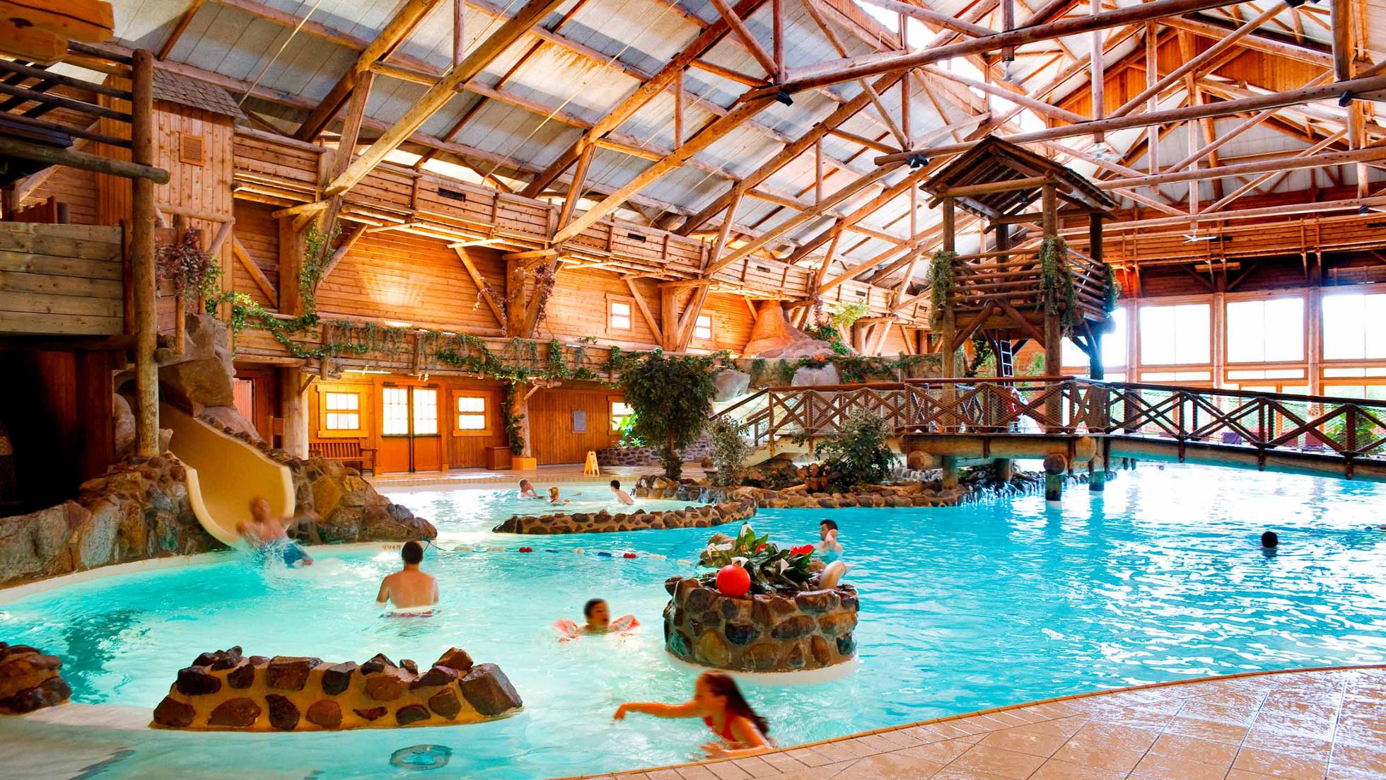 Piscine intérieure du Davy Crockett Ranch
