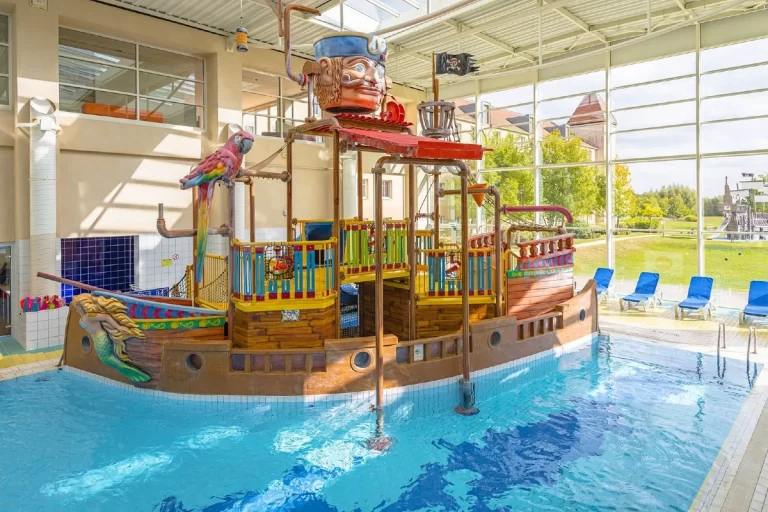 Aquark hotel explorer fabulous group Disneyland Paris