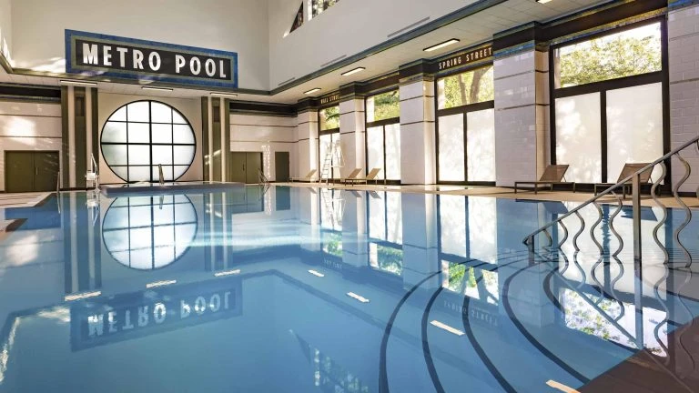 Metro pool, piscine intérieur de l'hôtel Marvel