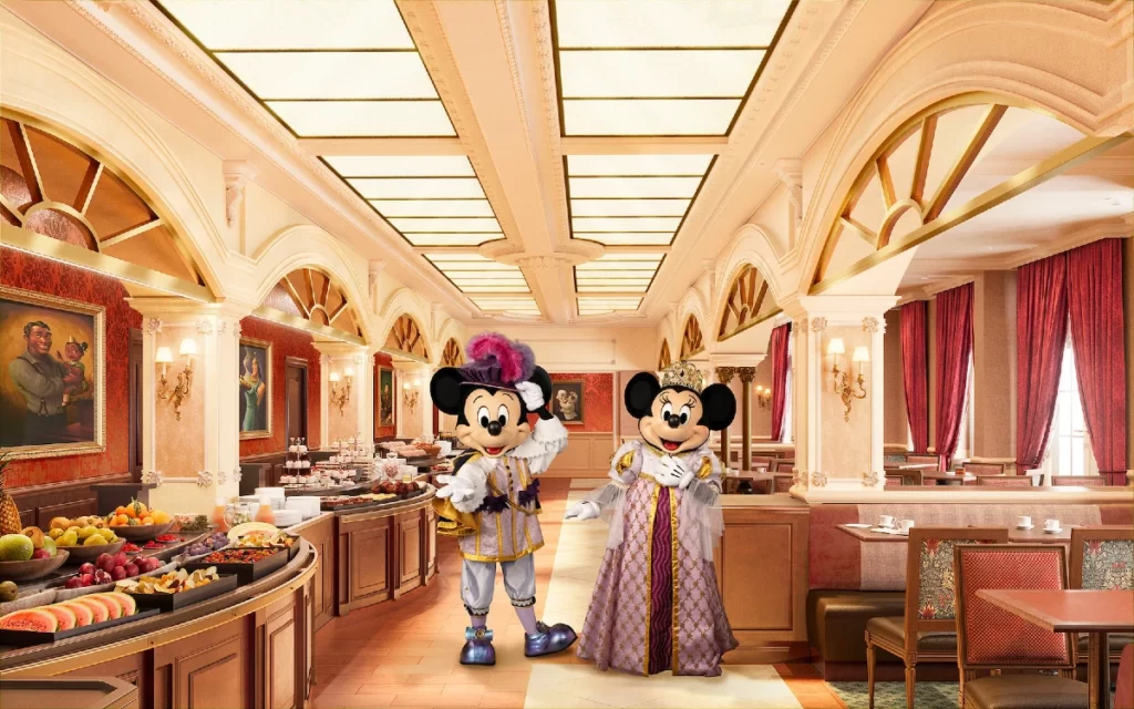 Mickey et Minnie dans la salle du Royal Buffet