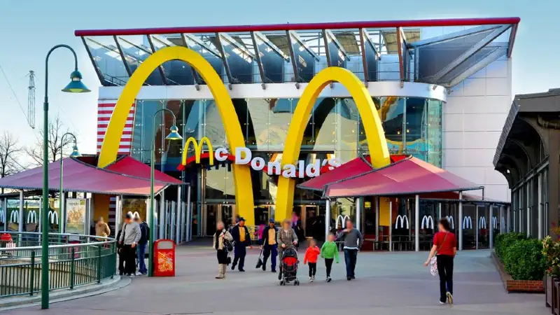 Mac Donald Disney Village