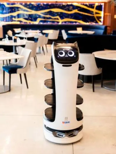 Robot serveur au restaurant Nomad Hotel Ki Space