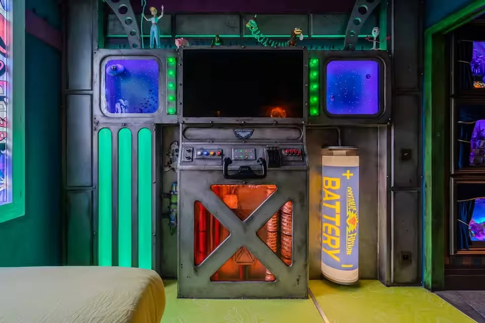 La chambre d'enfant avec poste de pilotage de vaisseau spatial Toy Story