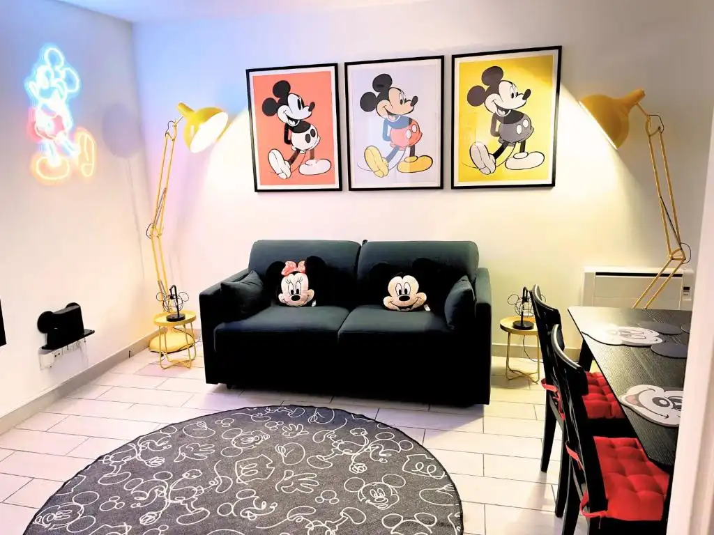 Mickey est partout dans ce salon