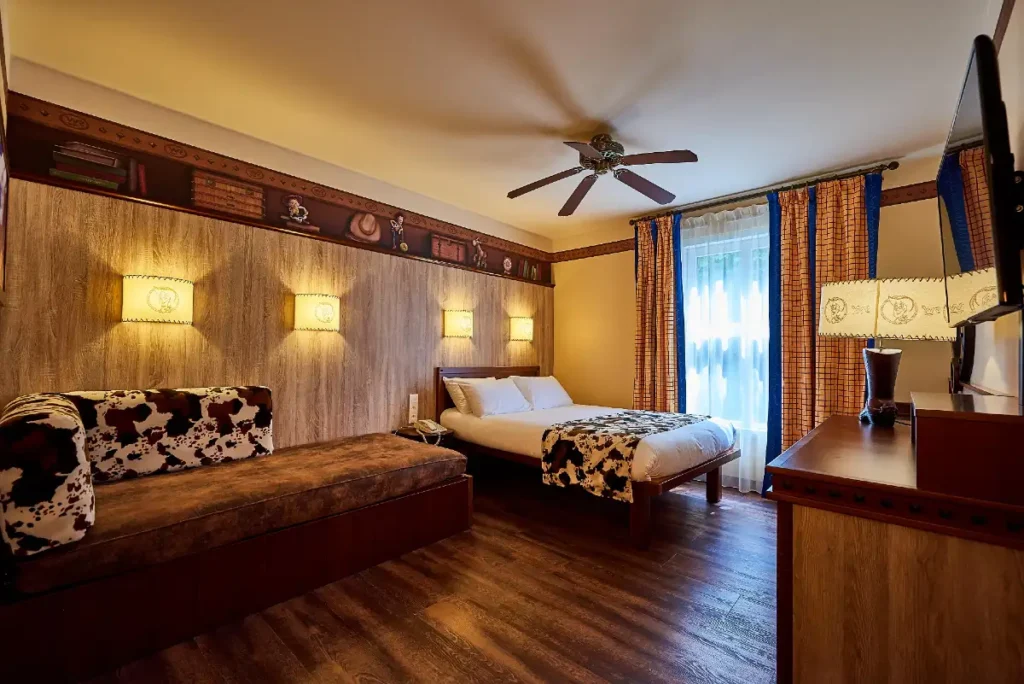 Chambre avec lit double Hotel Cheyenne Disney